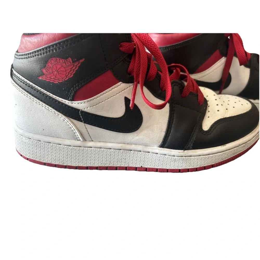 Nike‎ Air Jordan 1 Retro Mid Youth 6Y Red Black Sneakers DQ8423-106